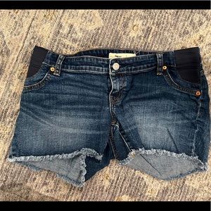 VGUC. Gap Maternity jean shorts. Size 28.